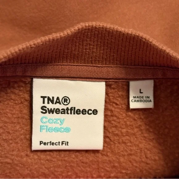 Aritzia TNA Sweatfleece Cozy Fleece Perfect Fit Cropped Crewneck in Brown - Picture 5 of 5